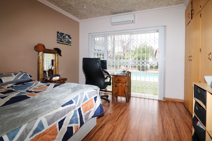 5 Bedroom Property for Sale in Wilkoppies North West